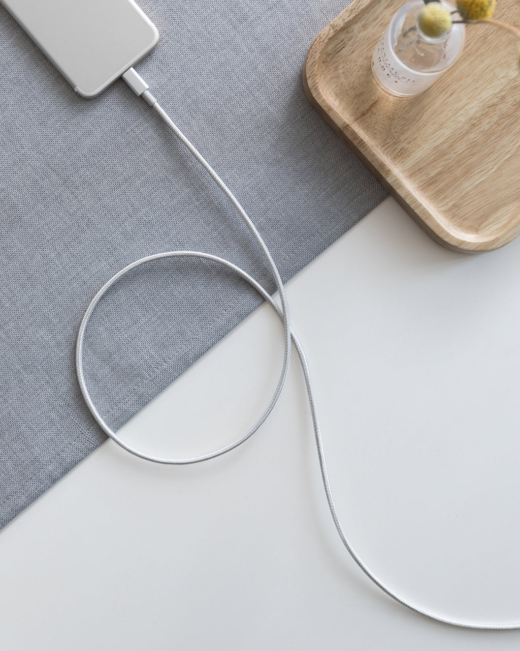 331 USB-C to Lightning Cable E0